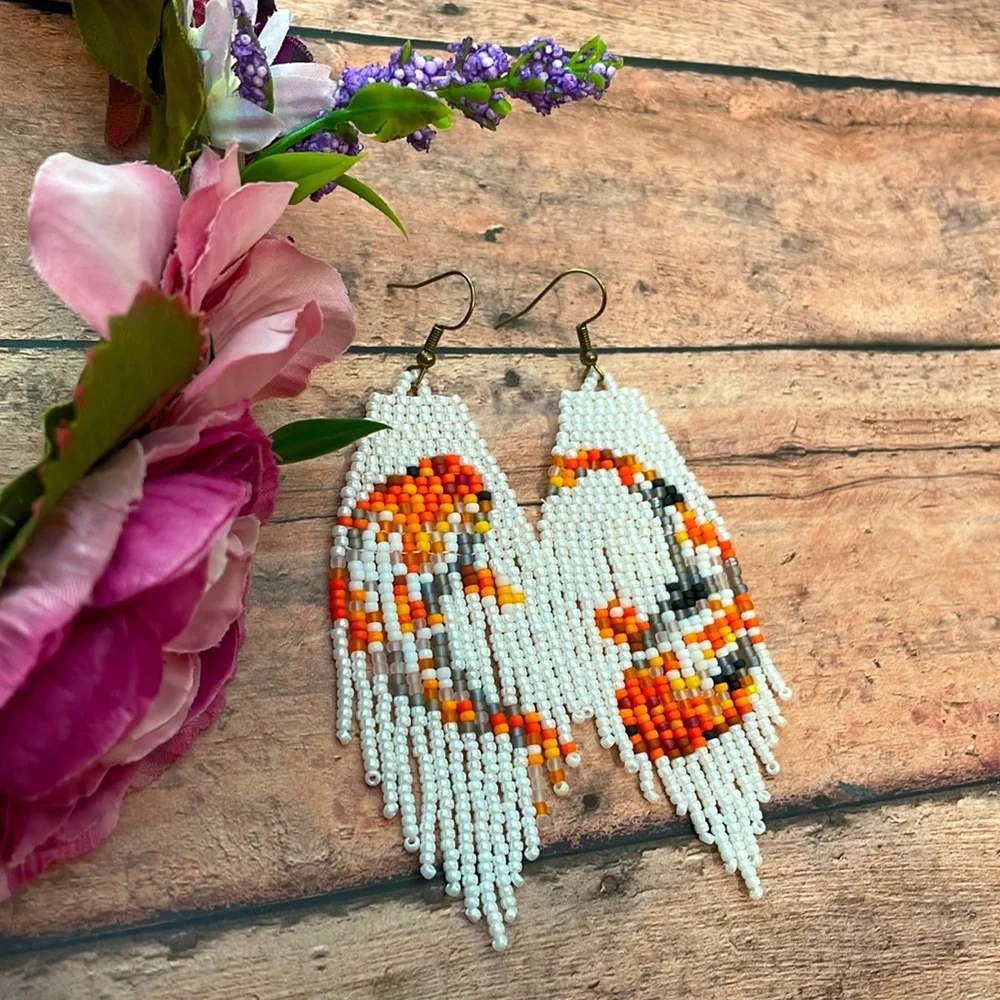 Gold fish beaded earring - Picture 3 of 5